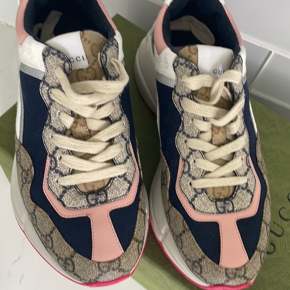 Beautiful Gucci sneakers 6.5 US 37 EUR almost like new authentic - Picture 3 of 11